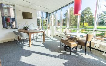 Goed belicht kantoorpand Alkmaar
