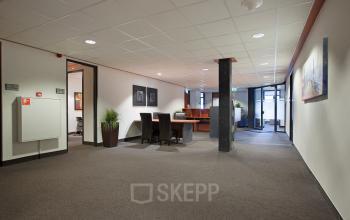 werkplek huren in almelo aan snelweg met airconditioning