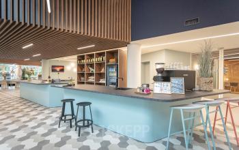 Creatieve nieuwgebouwde werkplekken kantoorruimtes kantoorkamers gezond modern vergaderzalen vergaderruimtes smoothiebar coffeebar lunchen parkeergarage aanwezig Almere oudweg