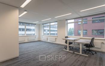 Creatieve nieuwgebouwde werkplekken kantoorruimtes kantoorkamers gezond modern vergaderzalen vergaderruimtes smoothiebar coffeebar lunchen parkeergarage aanwezig Almere oudweg