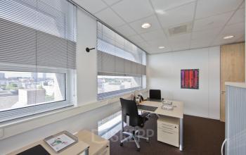 kantoorruimte bureau bureaustoel kantoor almere