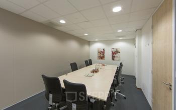 vergaderzaal kantoorgebouw almere busplein centrumlocatie vlakbij centraal station