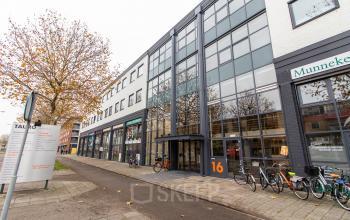 Buitenaanzicht van het kantoorpand op Europalaan 16 in Alphen aan den Rijn, ideale locatie voor kantoorruimte huren met moderne uitstraling.