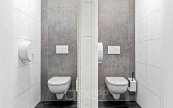 Schone en moderne toiletruimte in kantoor op Maanlander 43, Amersfoort Calveen, beschikbaar voor huur.