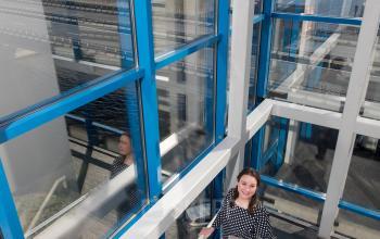 Moderne kantoorruimte in Amersfoort Isselt met helder daglicht en een professionele uitstraling.