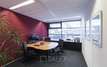 kantoorkamer kantoorunit ingericht huren bureau bureaustoelen