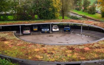 Parkeerplaats bij kantoorpand op Prof. W.H. Keesomlaan 12, Amstelveen.