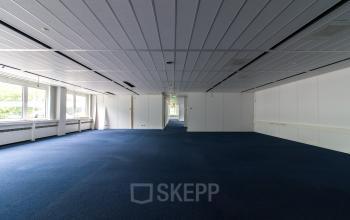 Office space with flexible layout