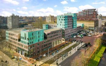 Het kantoorpand aan de Handelsweg 53 in Amstelveen biedt moderne voorzieningen voor bedrijven die kantoorruimte willen huren. Gelegen in een dynamische omgeving met goede bereikbaarheid.