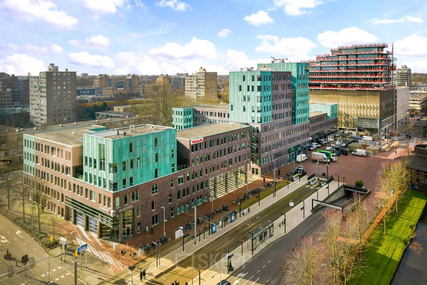 Het kantoorpand aan de Handelsweg 53 in Amstelveen biedt moderne voorzieningen voor bedrijven die kantoorruimte willen huren. Gelegen in een dynamische omgeving met goede bereikbaarheid.