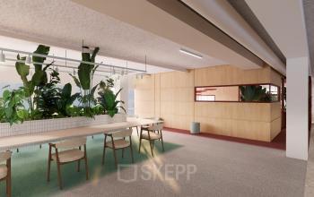 Moderne kantoorruimte huren in Amstelveen met houten panelen en planten. Lange tafel met stoelen in kantoorpand aan Stroombaan 4 voor flexibel werk.