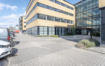 Net gerenoveerd kantoor Amsterdam kantoorkamers kantoorruimte kantoorgebouw goed bereikbaar gratis parkeren