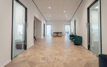 Net gerenoveerd kantoor Amsterdam kantoorkamers kantoorruimte kantoorgebouw goed bereikbaar gratis parkeren