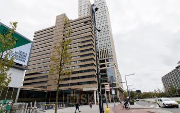 Kantoorpand tegenover Rotterdam Centraal