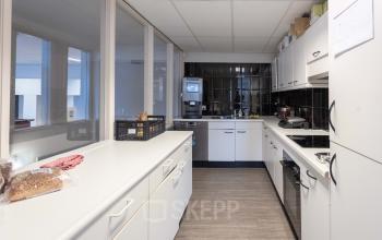 Ruime keuken kantine Amsterdam kantoorruimte kantoorpand