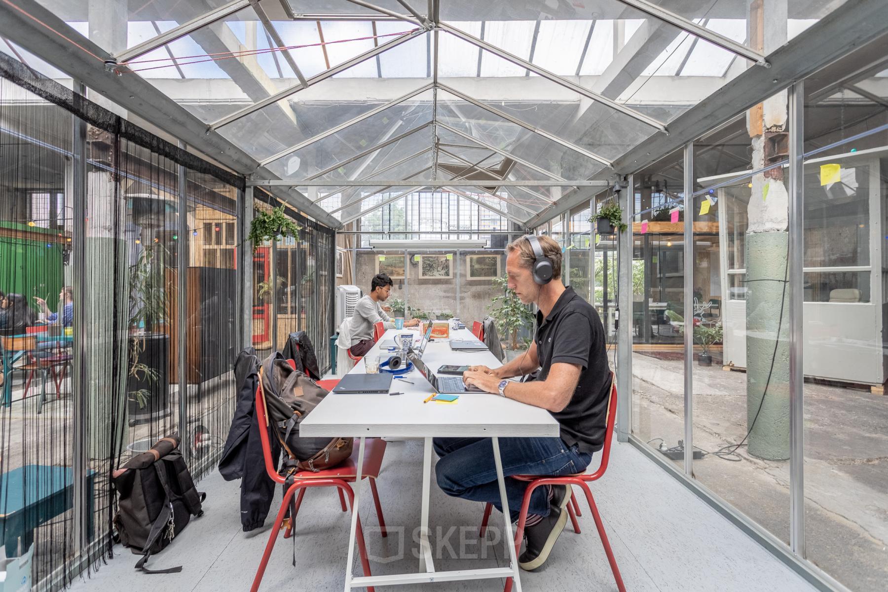 Zeeburgerpad Amsterdam Centrum grachtengordel het ij werkplekken flexplekken kantoorruimte kantoorkamer creatief aan het water loods loads 