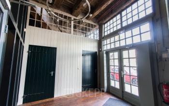 Kantoorpand met representatieve ingang