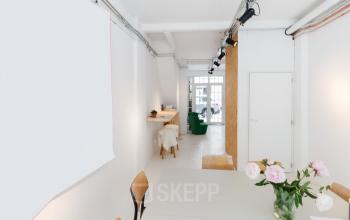 office space in amsterdam with lots of working desks