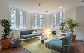 keizersgracht amsterdam grachtengordel centrum openbaar vervoer monumentaal kantoorkamers kantoorruimtes flexwerk werkplekken gerenoveerd modern coffeebar
