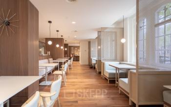 keizersgracht amsterdam grachtengordel centrum openbaar vervoer monumentaal kantoorkamers kantoorruimtes flexwerk werkplekken gerenoveerd modern coffeebar