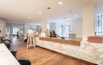 keizersgracht amsterdam grachtengordel centrum openbaar vervoer monumentaal kantoorkamers kantoorruimtes flexwerk werkplekken gerenoveerd modern coffeebar