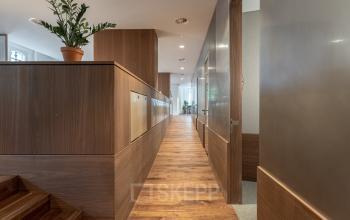 keizersgracht amsterdam grachtengordel centrum openbaar vervoer monumentaal kantoorkamers kantoorruimtes flexwerk werkplekken gerenoveerd modern coffeebar