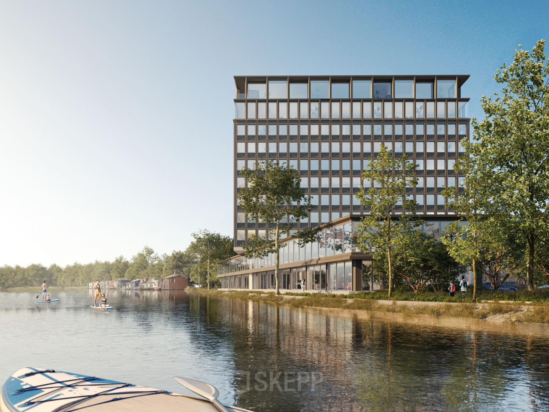 Modern kantoorpand aan Rijnsburgstraat 9-11, Amsterdam De Schinkel, met uitzicht op water en omgeven door groen. Mensen peddelen op het water voor een ontspannen sfeer.