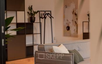 Stijlvolle kantoorruimte in het hart van de Amsterdam Grachtengordel op Keizersgracht 121, met een modern interieur en comfortabele zitmogelijkheden. Ideaal voor wie kantoorruimte wil huren in een inspirerende omgeving.