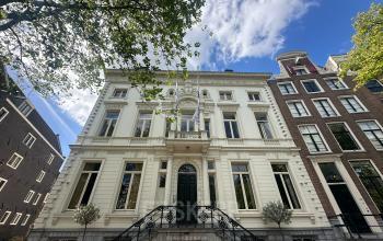 Kantoorpand aan de Keizersgracht 452 in Amsterdam Grachtengordel.