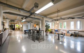 Ruime, lichte kantoorruimte huren aan de Van Diemenstraat 20-200 in Amsterdam Houthavens met moderne open indeling en zitplaatsen.
