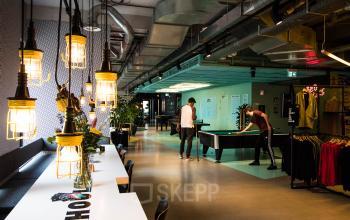 Algemene ruimte met moderne inrichting