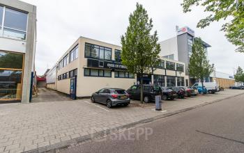 Het kantoorpand aan de basisweg in Amsterdam
