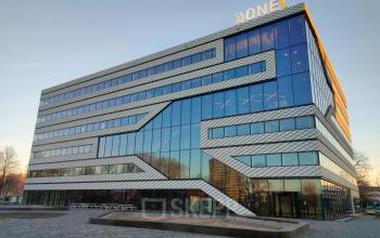 Modern kantoor op Science Park 301 in Amsterdam Oost, met opvallende architectuur en glazen gevel. Ideaal voor bedrijven die kantoorruimte willen huren in een dynamische omgeving.