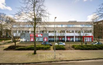 Exterieur van een kantoorpand aan de James Wattstraat 71 in Amsterdam Oost, geschikt voor kantoorruimte huren.