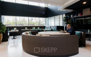 Zakelijke moderne kantoorruimtes te huur