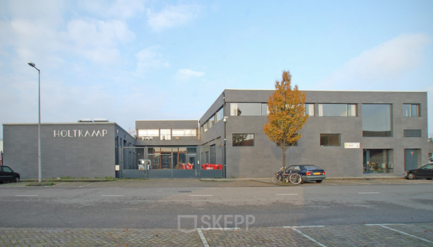 Modern kantoorpand aan Elektronstraat 15, Amsterdam Sloterdijk, met ruime parkeergelegenheid. Ideaal om kantoorruimte te huren.