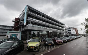 Flexdesks and office spaces for rent near highway