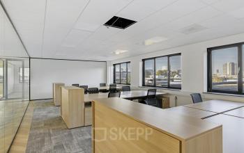 Werkplekken die je kunt huren in het kantoorpand in Amsterdam
