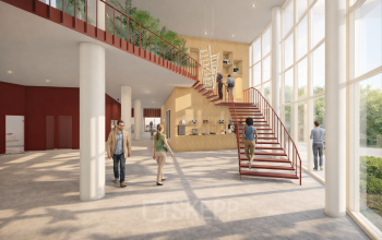 Open kantoorruimte op de Luttenbergweg 8 in Amsterdam Zuid-Oost met hoge ramen en een opvallende trap. Mensen voeren zakelijke activiteiten uit in een lichte, uitnodigende omgeving. Geschikt voor kantoorruimte huren.