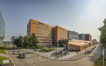 Modern kantoorpand aan de Jachthavenweg 109-A in Amsterdam Zuidas met ruime opzet en veel daglicht.