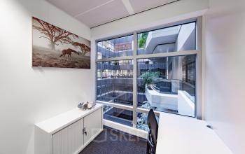 kantoorruimte werkplek raam uitzicht Amsterdam Strawinskylaan