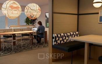 Moderne kantoorruimte huren aan de Barbara Strozzilaan 101 101 in Amsterdam Zuidas met stijlvolle vergadertafel en werkplek. Gezellige zithoek met decoratieve verlichting en planten, geschikt voor zakelijke bijeenkomsten.