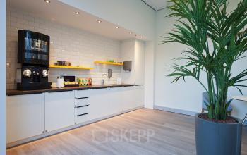 pantry keuken kantoorpand kantoorgebouw Amsterdam Zuidas