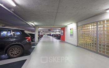parkeergarage parkeerruimte parkeerplaats kantoorpand kantoorgebouw Amsterdam