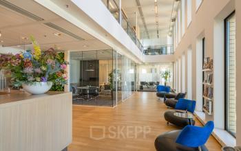 Kantoorruimte huren op Gustav Mahlerplein 109-115 in Amsterdam Zuidas, met een moderne inrichting, comfortabele zitplekken en vergaderzalen.