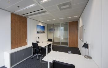 gemeubileerde kantoorkamer bureau kast te huur wtc amsterdam zuidas