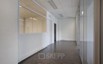 kantoorgebouw Amsterdam Singel gang interieur raam