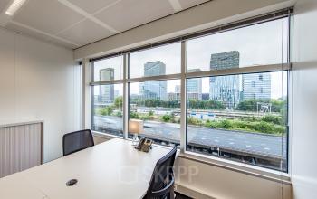 kantoorruimte kantoorkamer raam meubilair uitzicht Amsterdam