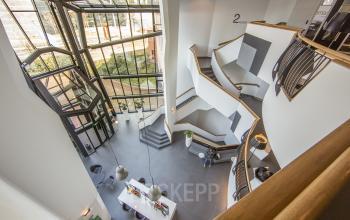 entree begane grond verdiepingen ingang kantoorpand amsterdam sloterdijk