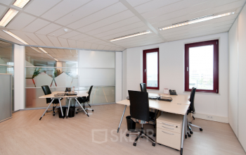 kantoorkamer kantoorunit amsterdam sloterdijk kingsfordweg ingericht gemeubileerd